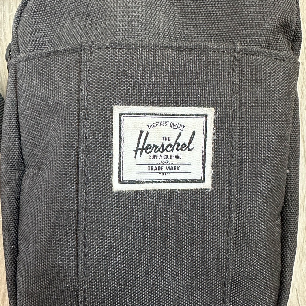 Herschel Supply Company Black Crossbody Bag NWOT - Picture 7 of 13